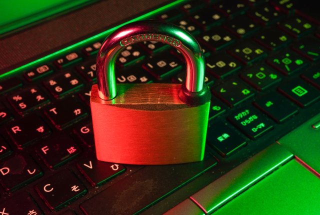 Padlock icon over a screen representing browser privacy and third-party cookies